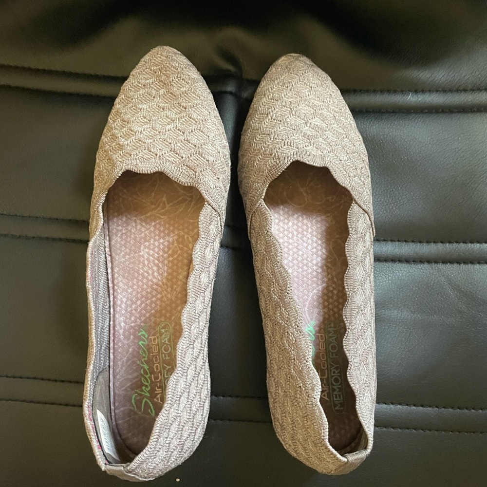 Skechers Cleo - Honeycomb Stretch Knit Pointed Toe Flat in Taupe Sz 9.5